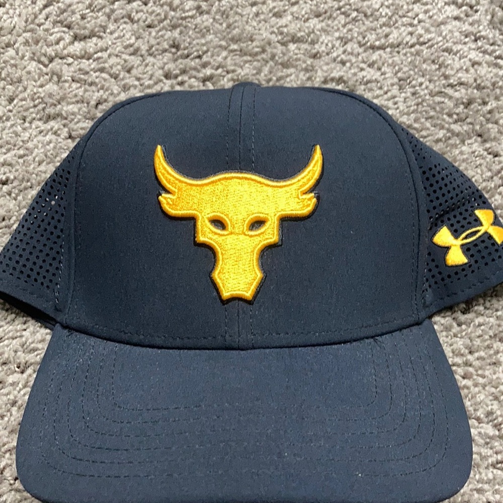 UNDER ARMOUR HAT